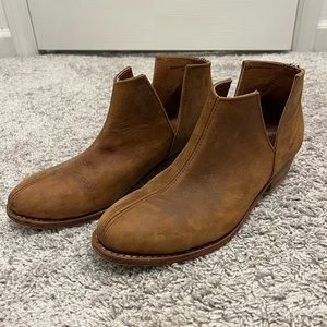 The Root Collective Blythe boots in Chestnut